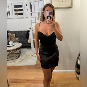 Chic short Black dress embellished straps